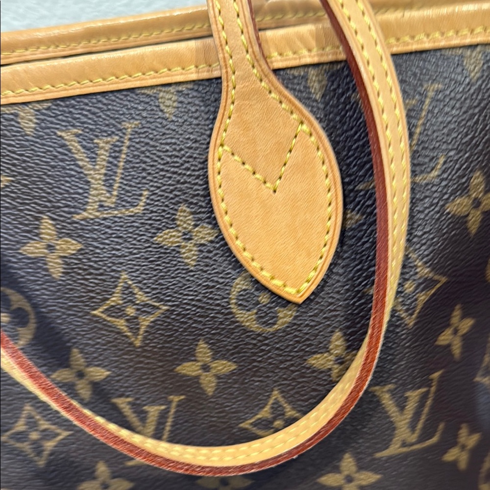 Louis Vuitton Neverfull Tote Bag MM - Picture 9 of 11